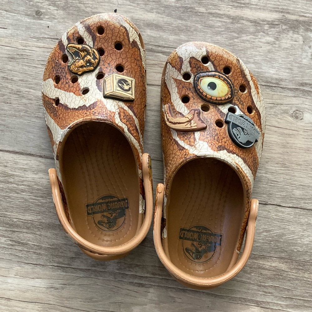 Excellent used condition. Jurassic world crocs. 11c
